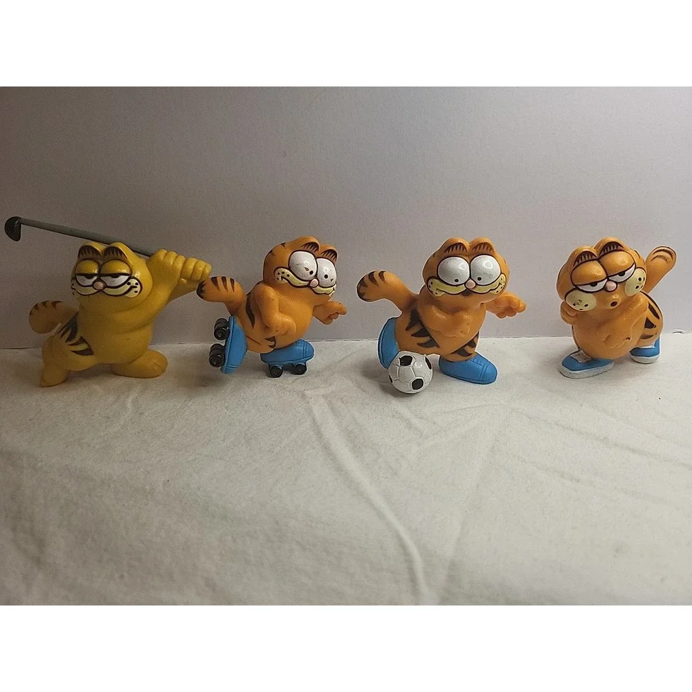 Vintage Lot of 4 Garfield PVC Sports Figures Golf Soccer Skating Walk Running